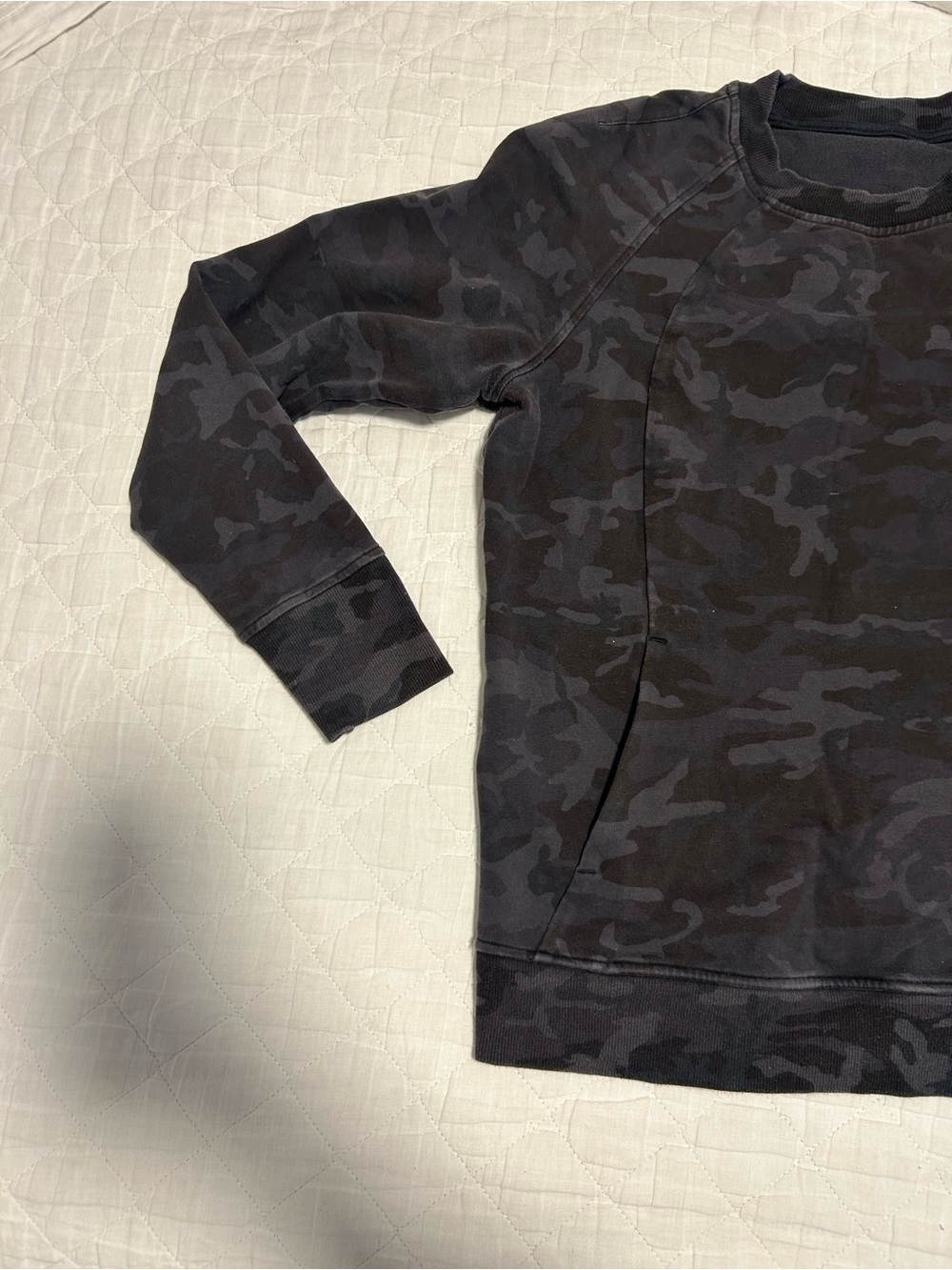 Lululemon Grey Camo Crewneck Sweater - size 8 - Picture 2 of 9